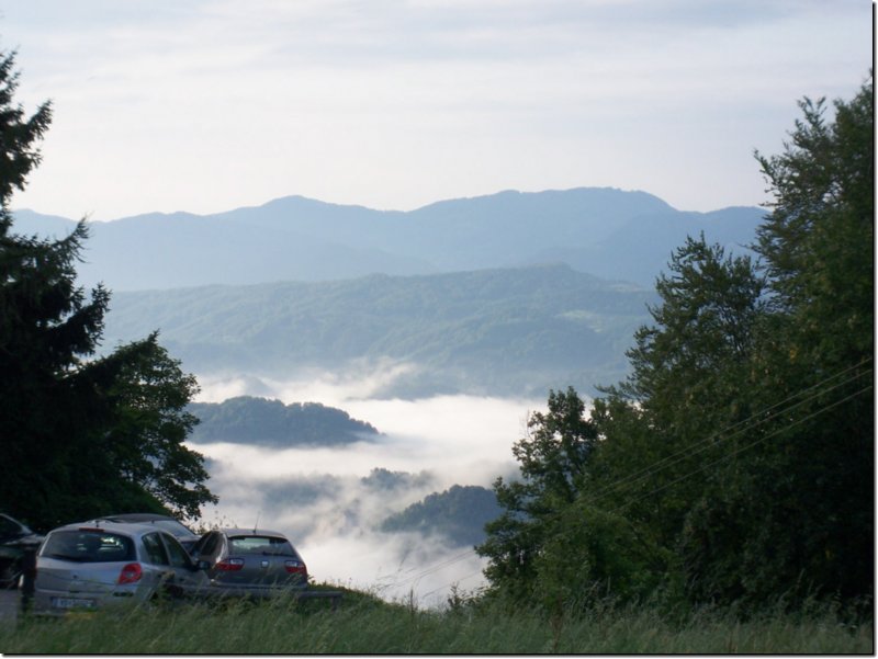 17_abreisemorgen_ueber_dem_wolkenmeer.jpg